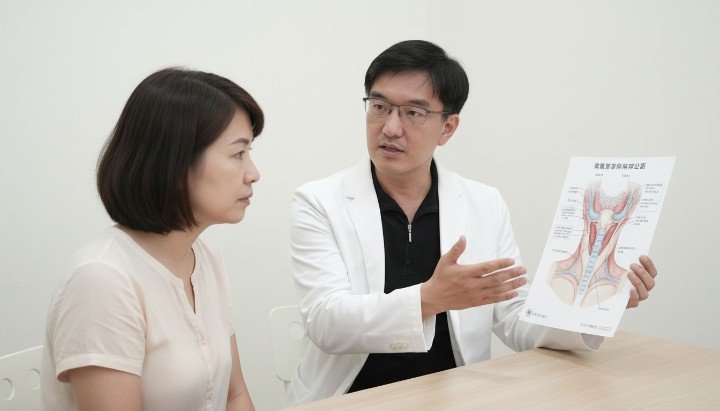 診所環境中醫師解說減肥針風險 醫療檢查排除甲狀腺問題減肥針風險 體重管理門診降低常見減肥針風險 醫師調整劑量監控患者減肥針風險